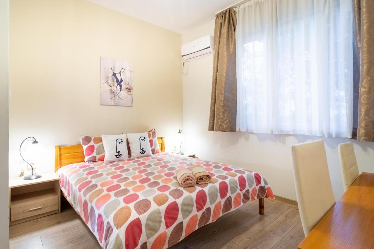 Madrid 2Bdr W Free Parking Near Metro, Serdika Mall Szófia Kültér fotó