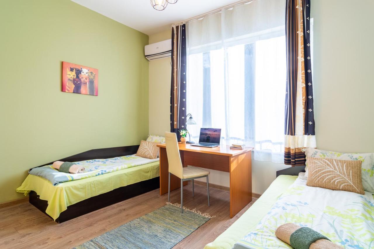 Madrid 2Bdr W Free Parking Near Metro, Serdika Mall Szófia Kültér fotó